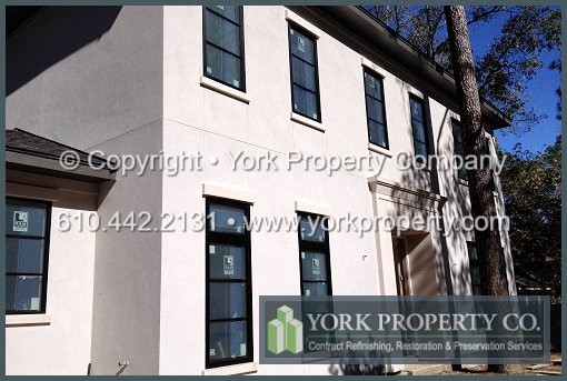Oxidized aluminum siding cleaning. Cleaning aluminum siding and corrosion prevention. We specialize at stained anodized aluminum panel cleaning, salt water pitted anodized aluminum building fa�ade panel restoration and oxidized anodized aluminum window frame refinishing.